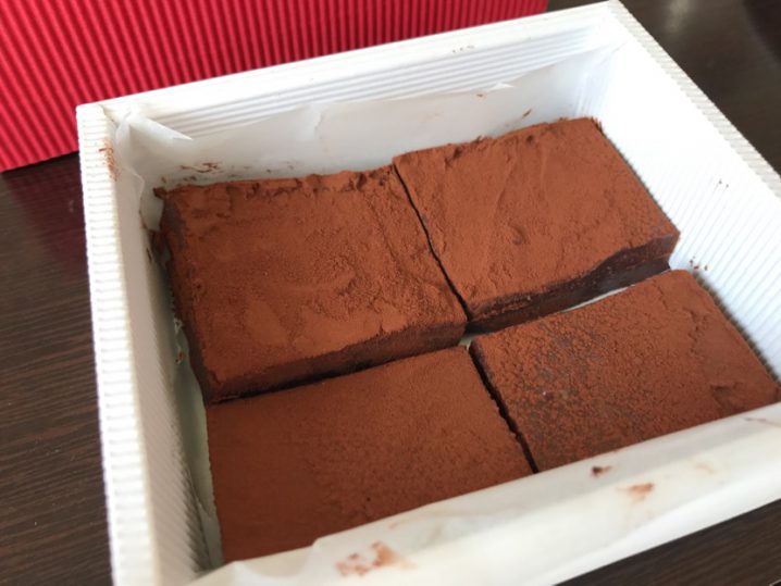 奥さんに手作りバレンタインチョコをもらった 生チョコレート セリアのラッピング 自分を変えるブログ