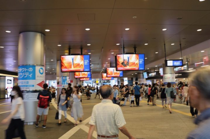 二子玉川駅の様子 電車がなぜかクレヨンしんちゃん フリーマーケットやイベントなど 自分を変えるブログ